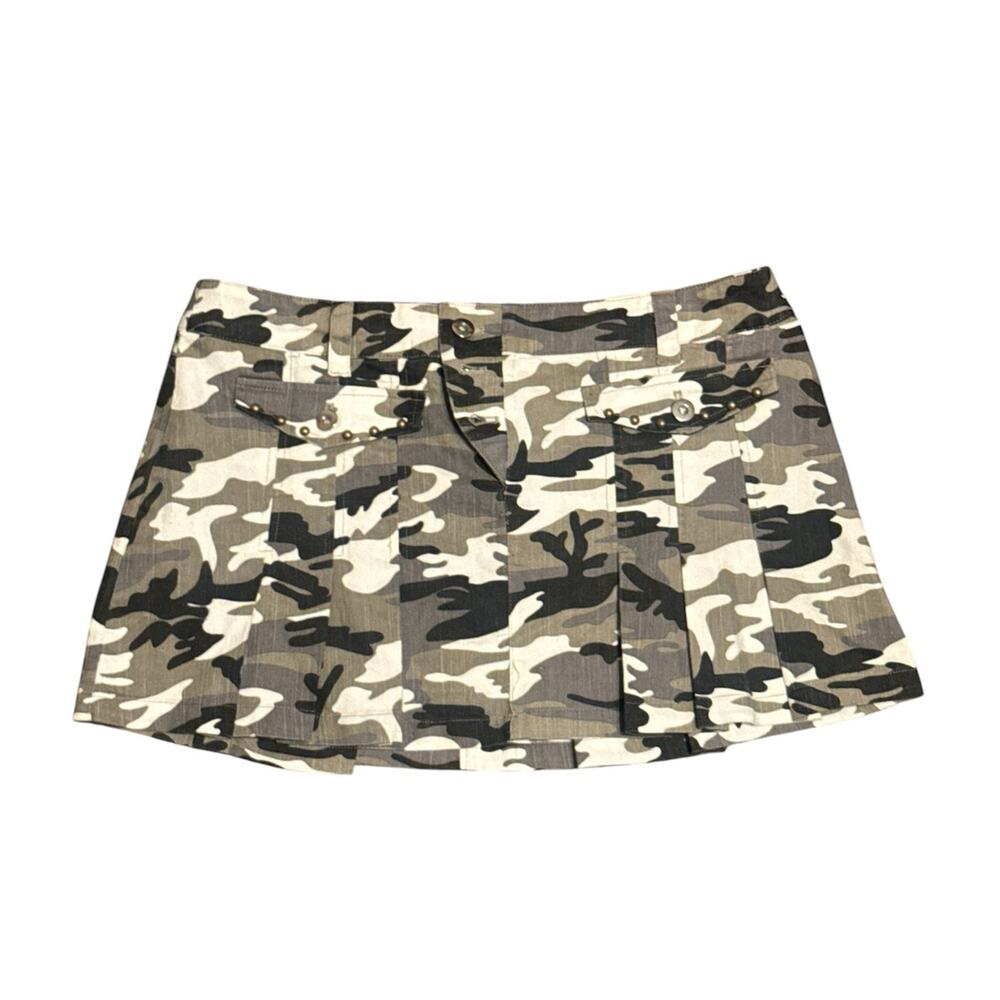 AKIRA - So Fetch Pleated Camo Y2K Mini Skirt Women’s Size Medium